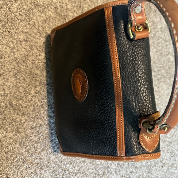 Dooney Bourke purse in good condition - Picture 3 of 4